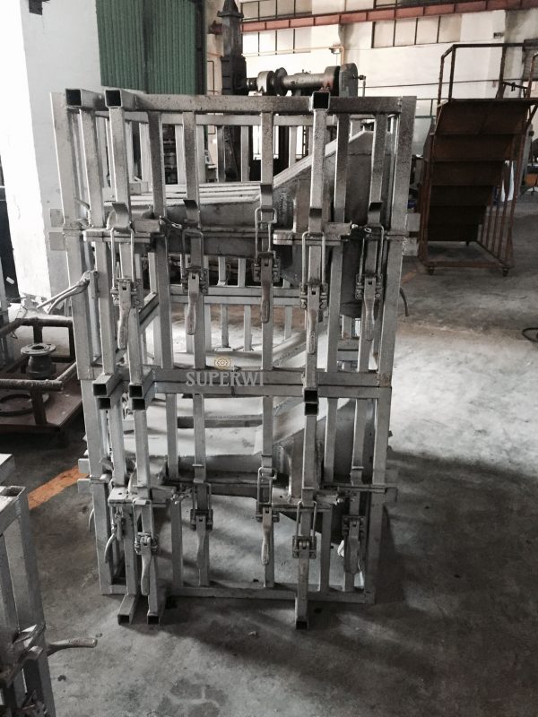 rotational road barrier mold